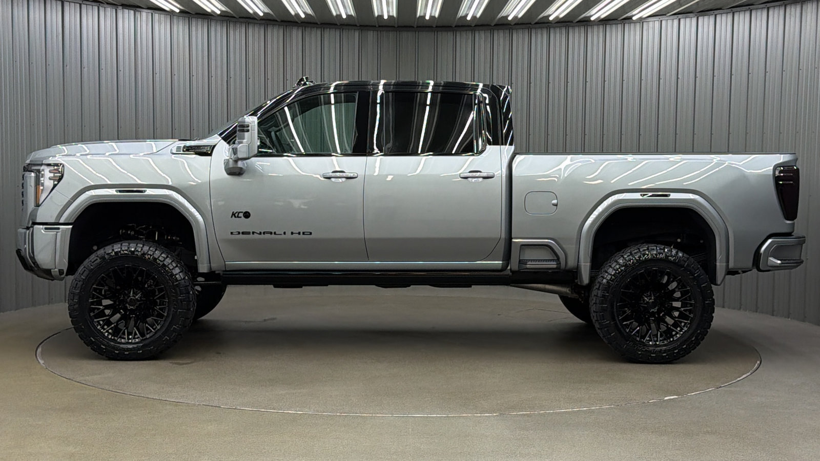 Used 2026 GMC Sierra 3500 Denali Ultimate AWD/4WD image 2