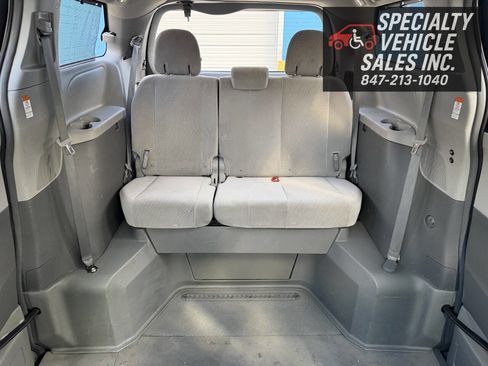 Used 2017 Toyota Sienna LE image 27