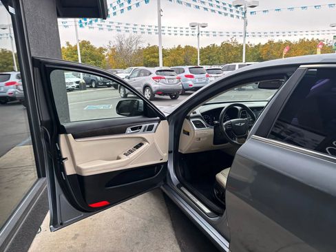 Used 2017 Genesis G80 5.0 Ultimate image 8