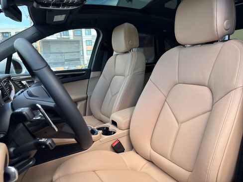 New 2026 Porsche Macan image 5