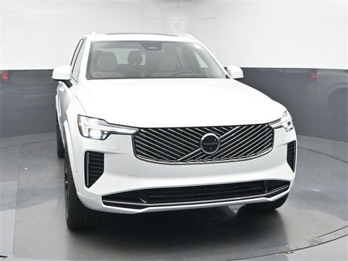 New 2026 Volvo XC90 B6 Ultra image 2