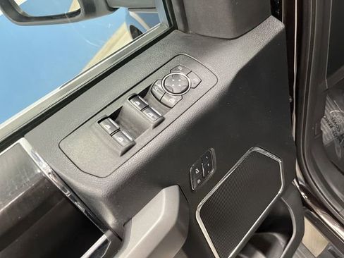 Used 2018 Ford F150 Platinum w/ Equipment Group 701A Luxury image 32