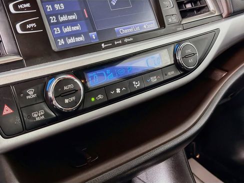 Used 2019 Toyota Highlander XLE AWD/4WD image 15