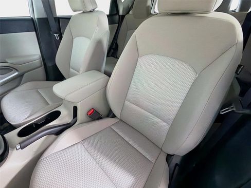 Certified 2025 Kia Soul LX w/ LX Technology Package FWD image 11