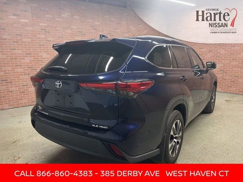 Used 2021 Toyota Highlander XLE image 6