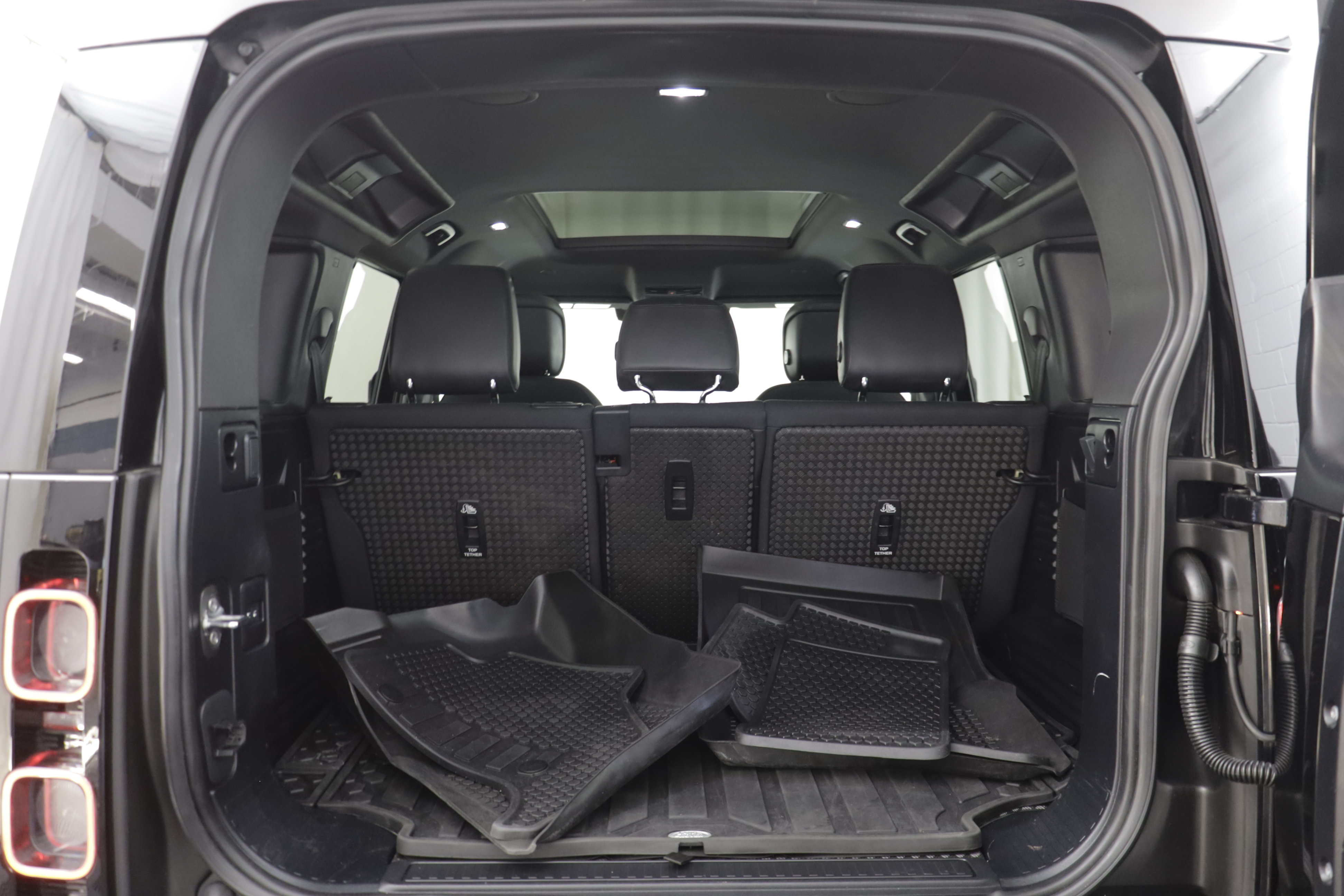 Used 2024 Land Rover Defender 110 X AWD/4WD image 18