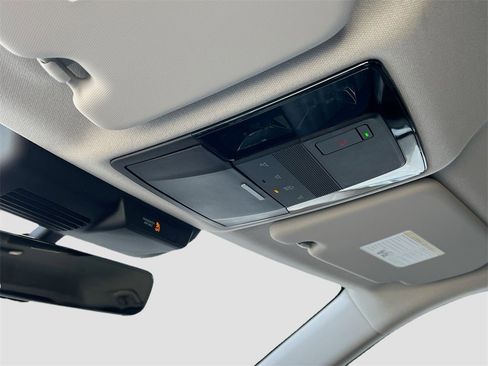 New 2025 Mitsubishi Outlander SE image 23