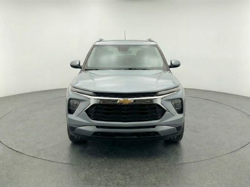 Used 2025 Chevrolet TrailBlazer LT FWD image 2