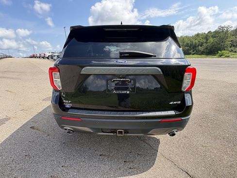 Used 2022 Ford Explorer XLT w/ Equipment Group 202A AWD/4WD image 4
