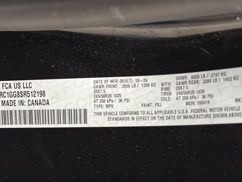 Used 2025 Chrysler Pacifica Limited FWD image 32