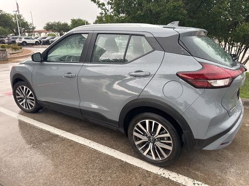 Used 2023 Nissan Kicks SV image 4