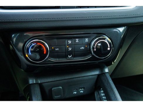 Used 2025 Chevrolet TrailBlazer LT AWD/4WD image 27