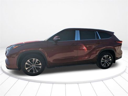 Used 2020 Toyota Highlander XLE image 7