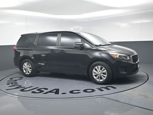 Used 2015 Kia Sedona L image 2