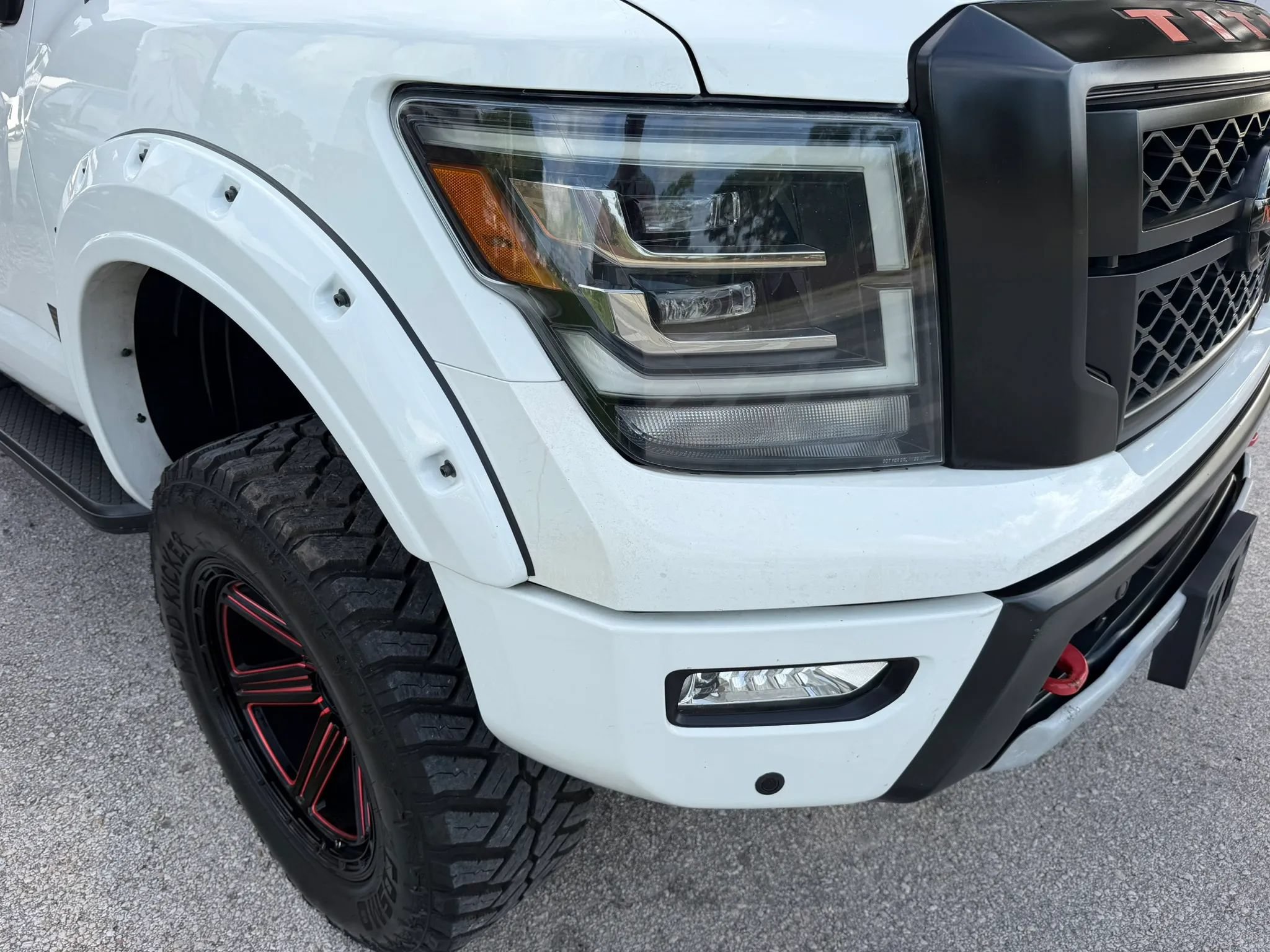 Used 2020 Nissan Titan PRO-4X w/ Pro-4x Convenience Package AWD/4WD image 16
