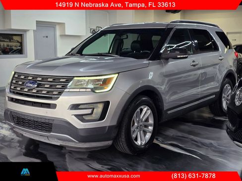Used 2016 Ford Explorer XLT w/ Equipment Group 202A FWD image 2