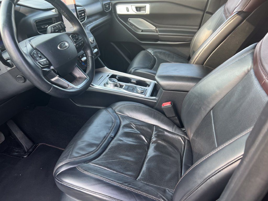 Used 2020 Ford Explorer Platinum w/ Premium Technology Package AWD/4WD image 11