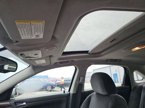 Used 2015 Chevrolet Impala LT w/ LT Sunroof Package FWD image 9