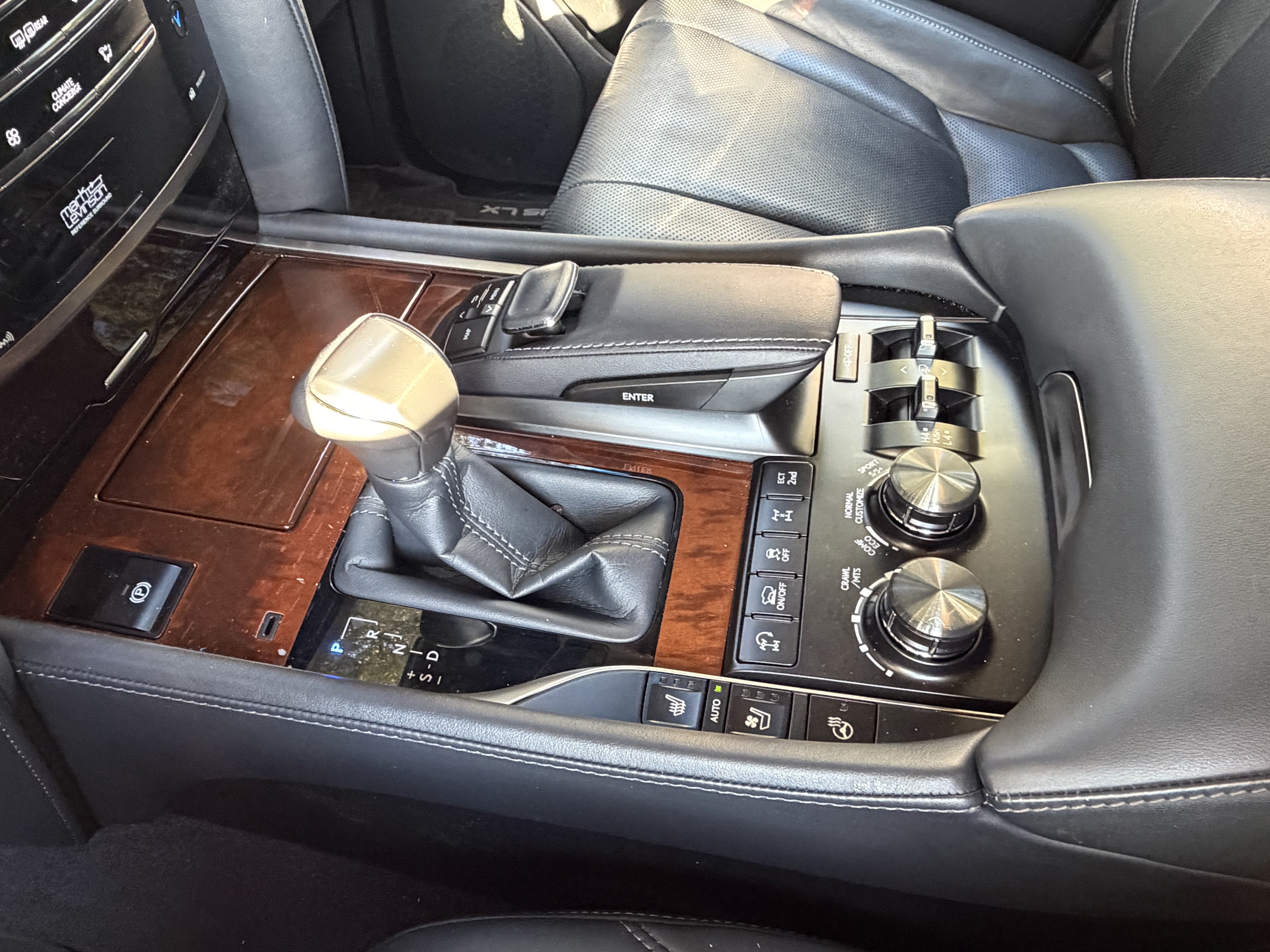 Used 2017 Lexus LX 570 4WD w/ Luxury Package image 28