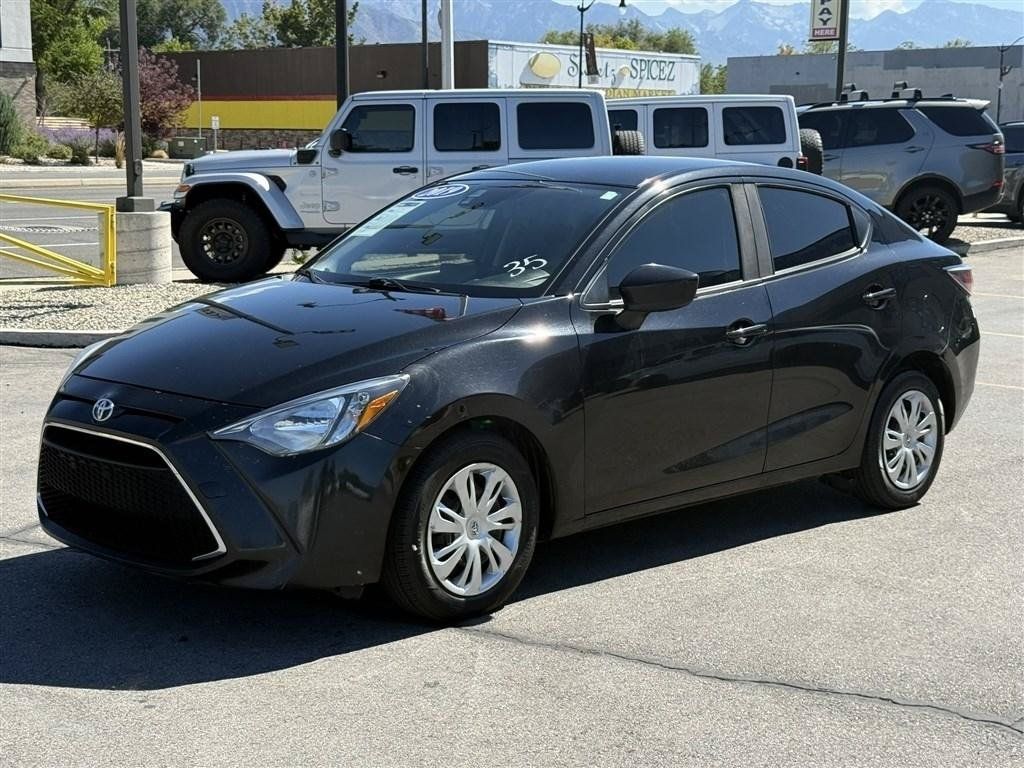 Used 2019 Toyota Yaris L FWD image 3
