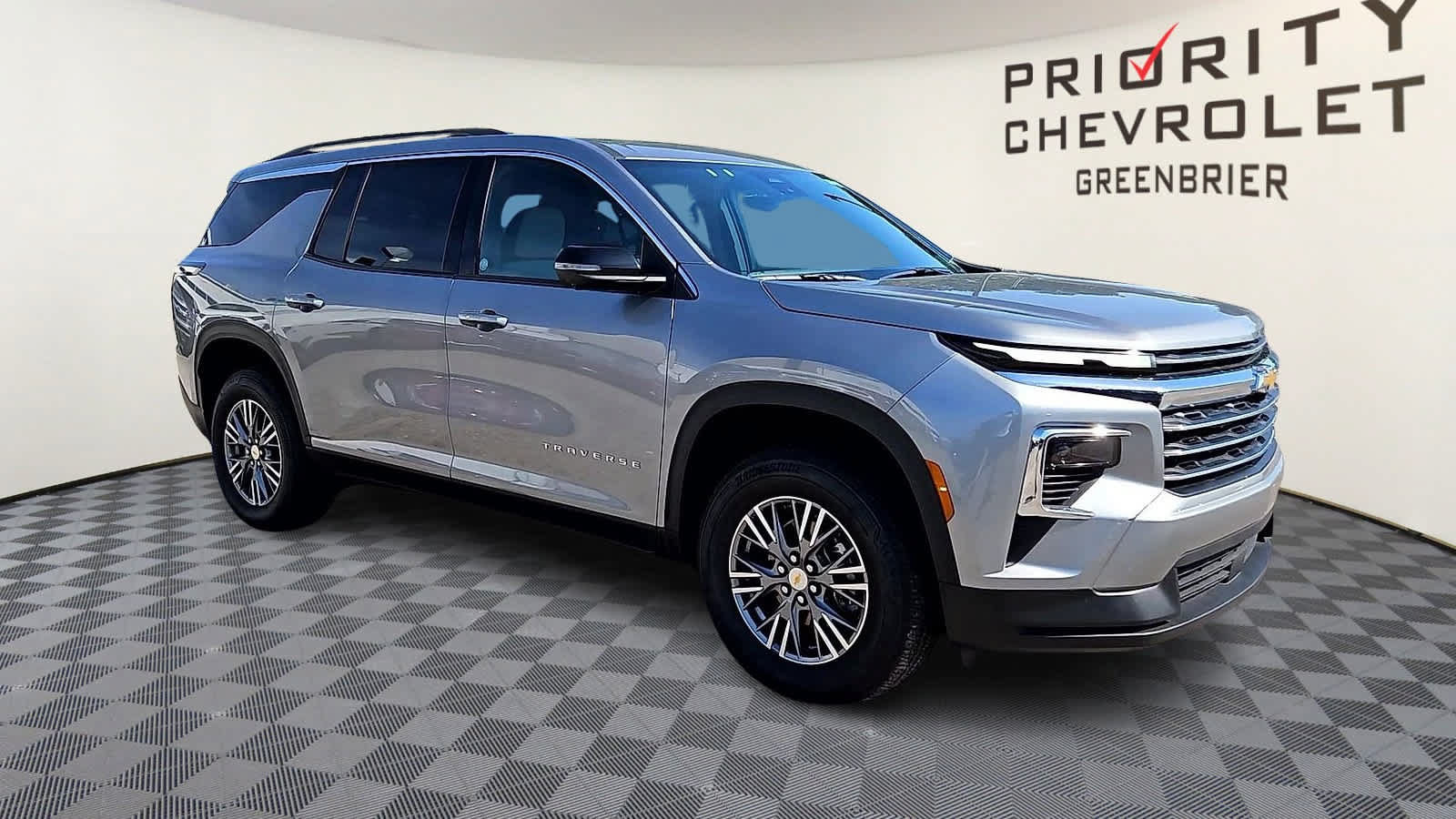 Used 2026 Chevrolet Traverse LT w/ Driver Confidence Package FWD image 2
