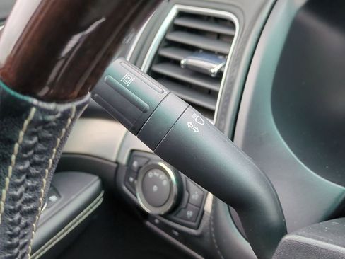 Used 2016 Ford Explorer Platinum image 27