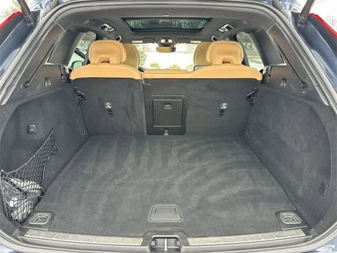 Used 2023 Volvo XC60 T8 Ultimate w/ Climate Package image 27