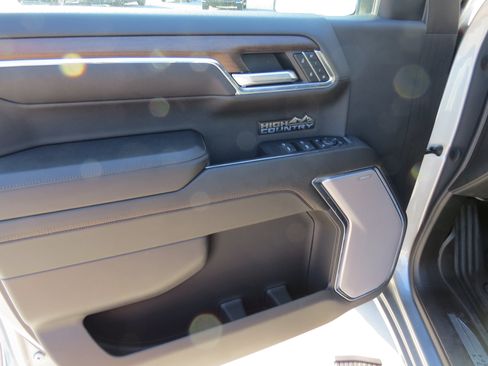 Used 2024 Chevrolet Silverado 1500 High Country w/ Technology Package image 19