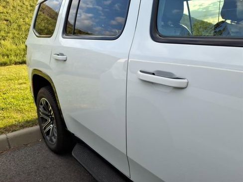 Used 2024 Jeep Wagoneer Series II image 6