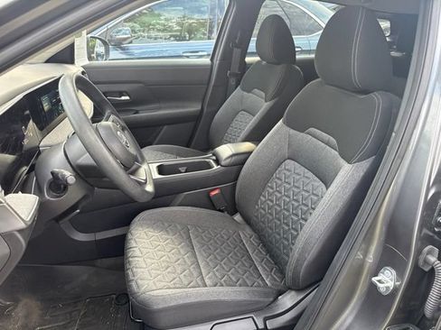 Used 2025 Nissan Kicks SV FWD image 18