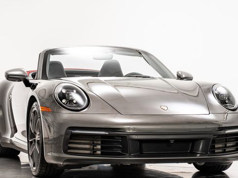 Used 2024 Porsche 911 Carrera image 3