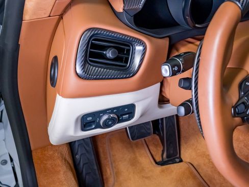 Used 2023 Aston Martin V12 Vantage image 20
