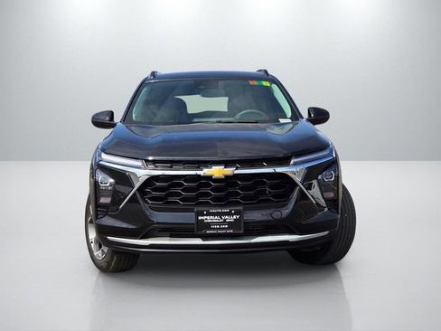 Used 2024 Chevrolet Trax LT FWD image 2