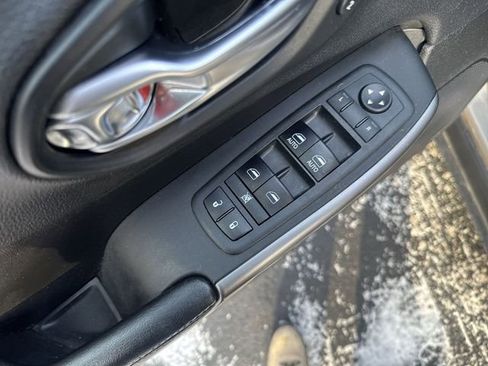 Used 2019 Jeep Cherokee Limited w/ Technology Group image 19