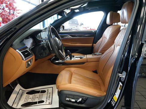 Used 2022 BMW 750i xDrive w/ Executive Package AWD/4WD image 31