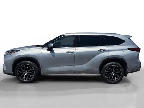 Used 2021 Toyota Highlander Platinum AWD/4WD image 2