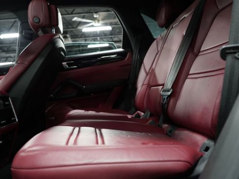 Used 2019 Porsche Cayenne E-Hybrid AWD/4WD image 29