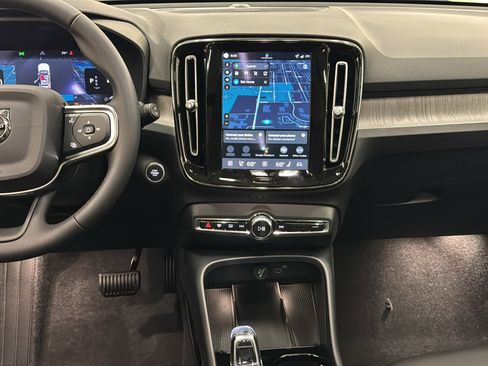 New 2026 Volvo XC40 B5 Ultra w/ Protection Package Premier image 11
