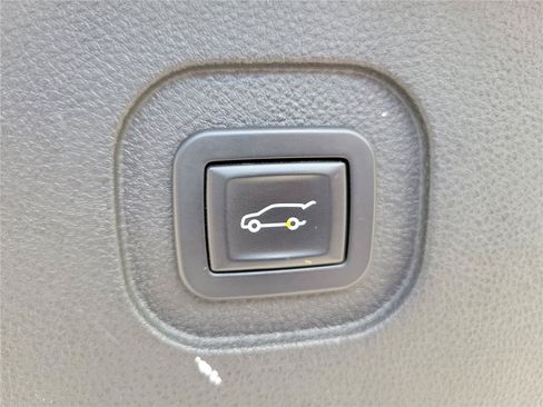 Used 2016 Chevrolet Equinox LTZ w/ Enhanced Convenience Package FWD image 9