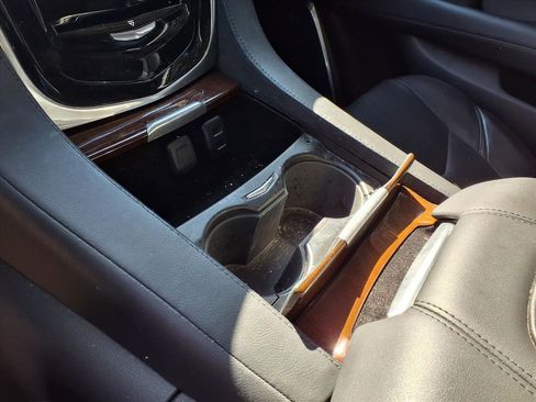 Used 2020 Cadillac Escalade 2WD image 12