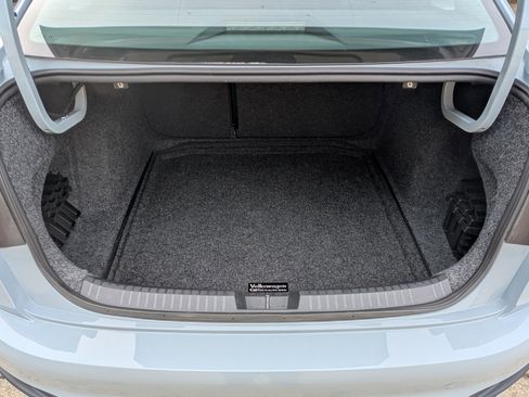 Used 2025 Volkswagen Jetta SE w/ Sunroof Package image 19