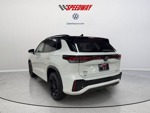 New 2026 Volkswagen Tiguan SE R-Line AWD/4WD image 8
