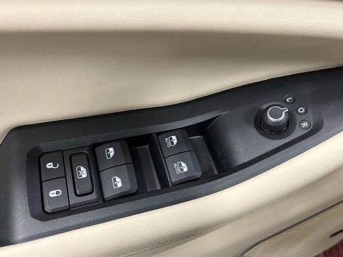 Used 2022 Jeep Grand Cherokee Limited w/ Luxury Tech Group II image 29