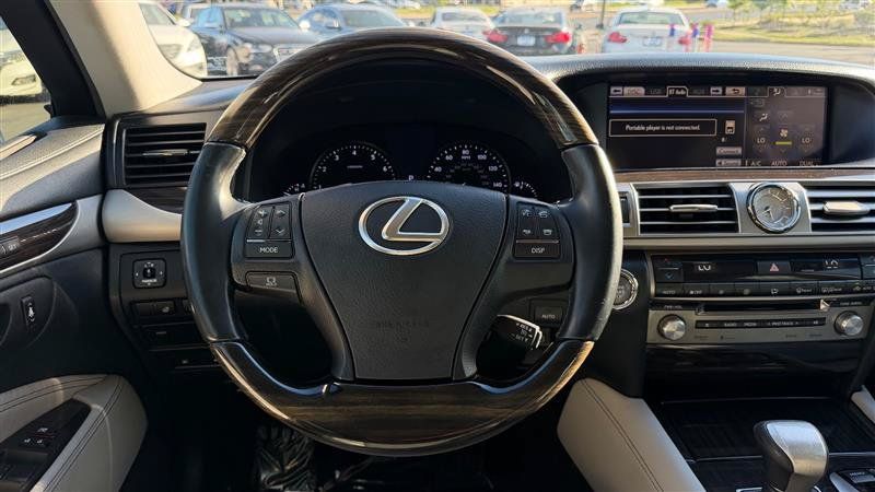 Used 2013 Lexus LS 460 w/ Comfort Pkg RWD image 30