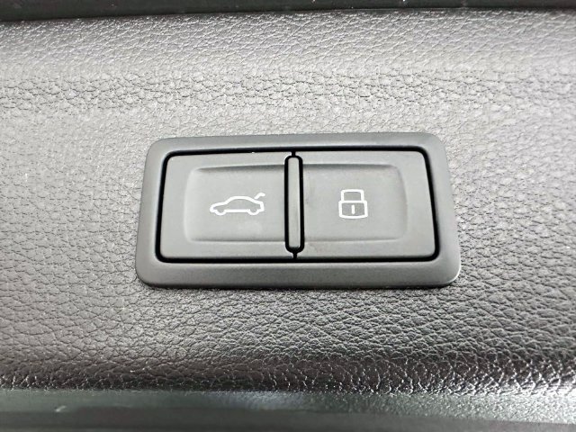 Used 2023 Audi Q3 2.0T Premium w/ Convenience Package AWD/4WD image 10