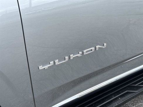Used 2023 GMC Yukon XL SLT AWD/4WD image 12