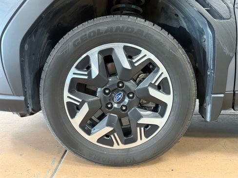 Used 2025 Subaru Forester Premium AWD/4WD image 8