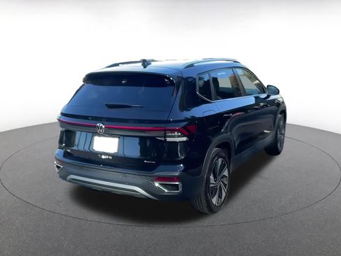 Used 2025 Volkswagen Taos SE image 11