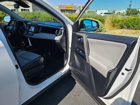 Used 2018 Toyota RAV4 Limited w/ Advanced Technology Package FWD image 31