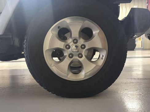 Used 2014 Jeep Wrangler Unlimited Sahara w/ Max Tow Package image 29